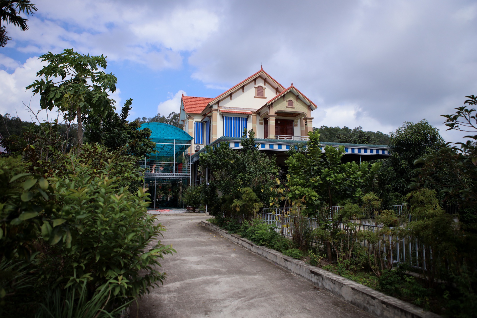 Đ&aacute;m cưới Hoa hậu Đỗ H&agrave; v&agrave; thiếu gia x&acirc;y dựng: Nh&agrave; g&aacute;i đ&atilde; dựng rạp, c&oacute; 1 điểm lạ chưa từng thấy!- Ảnh 2.