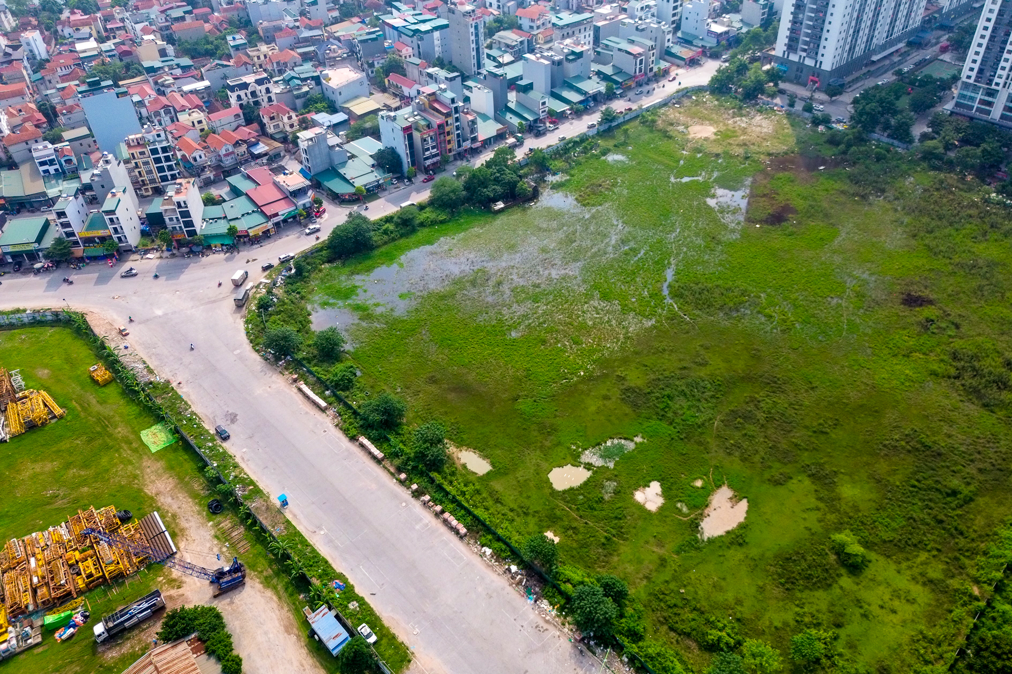 Toàn cảnh lô đất sắp được xây 6 tòa chung cư ở khu nhà giàu Hà Nội cứ mưa là ngập- Ảnh 3. Toàn cảnh lô đất sắp được xây 6 tòa chung cư ở khu nhà giàu Hà Nội cứ mưa là ngập- Ảnh 3.