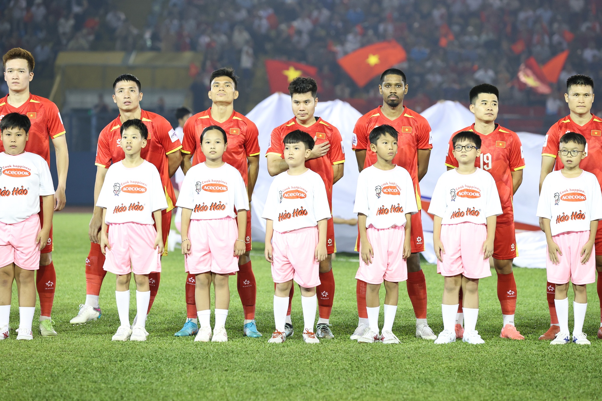 Lần "sảy chân" của HLV Kim Sang-sik hay toan tính táo bạo cho tương lai tuyển Việt Nam?- Ảnh 3. Lần "sảy chân" của HLV Kim Sang-sik hay toan tính táo bạo cho tương lai tuyển Việt Nam?- Ảnh 3.