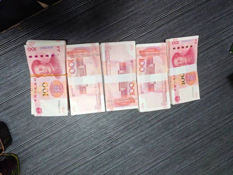 Vừa rút 180 triệu rời ngân hàng, người đàn ông bất ngờ bị công an chặn lại, sự thật phía sau khiến ai cũng rùng mình- Ảnh 2.