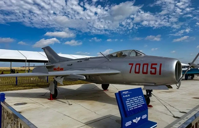 Trung Quốc "biến rác thành vàng", tái tạo máy bay chiến đấu từ những năm 1950 thành UAV- Ảnh 1.