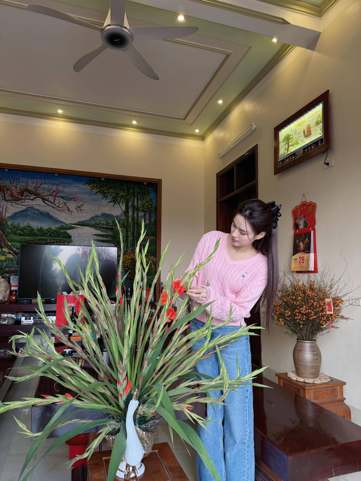 Đ&aacute;m cưới Hoa hậu Đỗ H&agrave; v&agrave; thiếu gia x&acirc;y dựng: Nh&agrave; g&aacute;i đ&atilde; dựng rạp, c&oacute; 1 điểm lạ chưa từng thấy!- Ảnh 4.