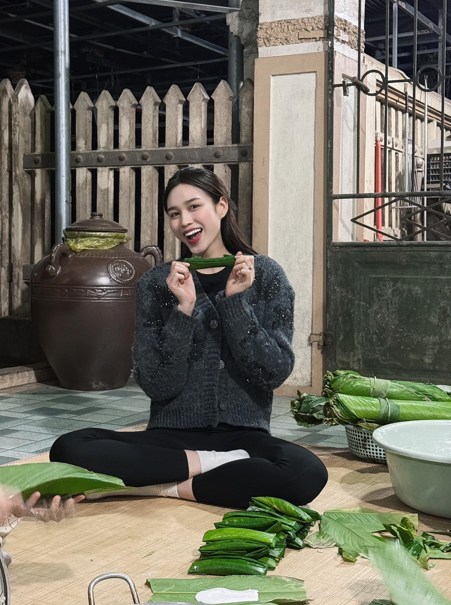 Đ&aacute;m cưới Hoa hậu Đỗ H&agrave; v&agrave; thiếu gia x&acirc;y dựng: Nh&agrave; g&aacute;i đ&atilde; dựng rạp, c&oacute; 1 điểm lạ chưa từng thấy!- Ảnh 3.