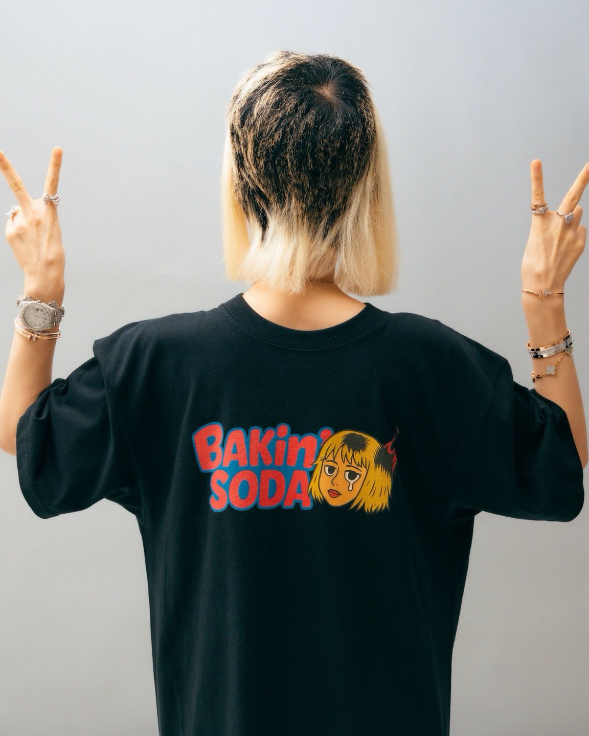 Nữ DJ suy sụp bật khóc, tóc rụng mảng lớn- Ảnh 5. Nữ DJ suy sụp bật khóc, tóc rụng mảng lớn- Ảnh 5.
