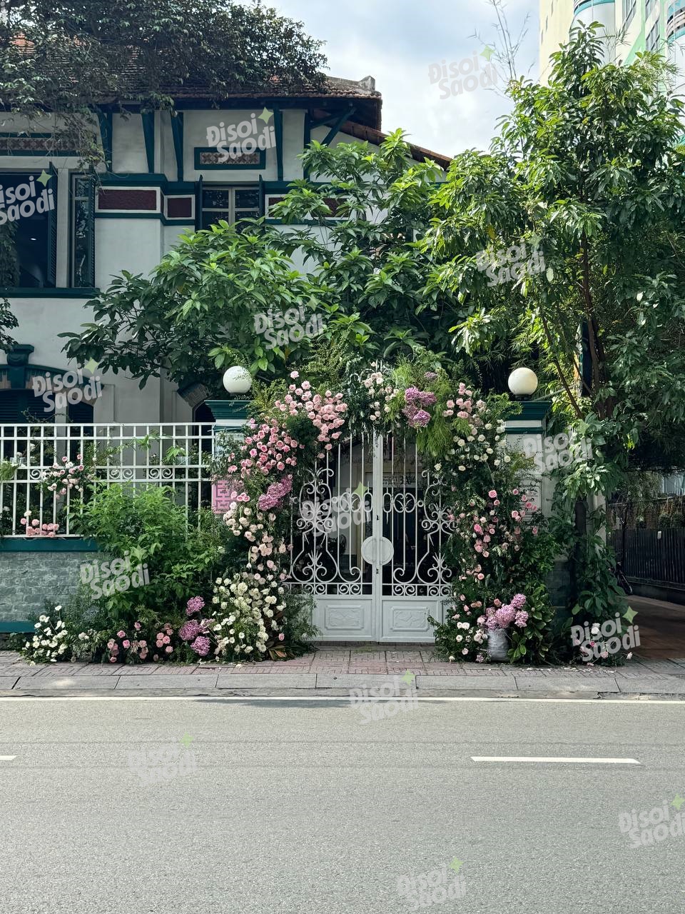 Lộ diện nhan sắc c&ocirc; d&acirc;u ngh&igrave;n tỷ trong đ&aacute;m hỏi nh&agrave; gi&agrave;u Việt hot nhất l&uacute;c n&agrave;y!- Ảnh 1.