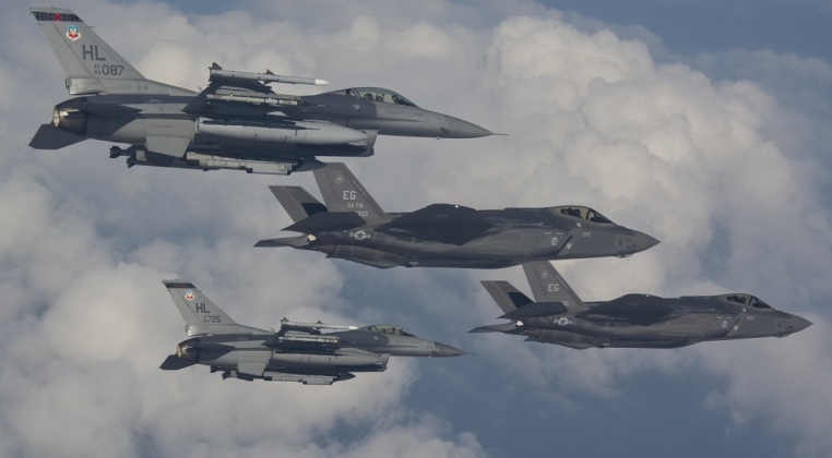 Mắc “800 lỗi”, F-35 vẫn lướt qua Rafale và Eurofighter một cách thần kỳ để bay đến đồng minh Mỹ- Ảnh 1. Mắc “800 lỗi”, F-35 vẫn lướt qua Rafale và Eurofighter một cách thần kỳ để bay đến đồng minh Mỹ- Ảnh 1.