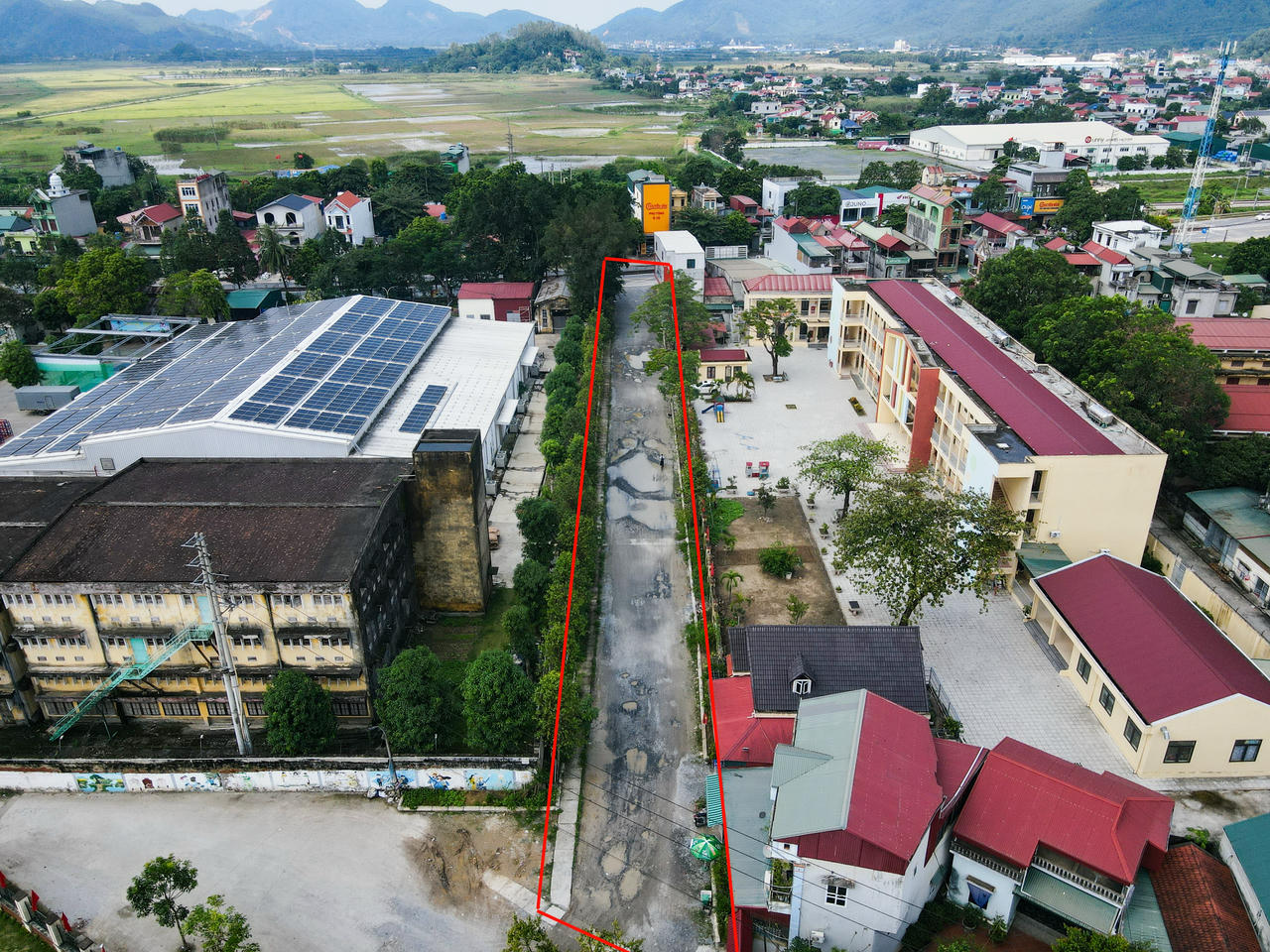 Đường 8 tỷ đồng làm dở dang, người tham gia giao thông gặp khó khăn- Ảnh 1. Đường 8 tỷ đồng làm dở dang, người tham gia giao thông gặp khó khăn- Ảnh 1.