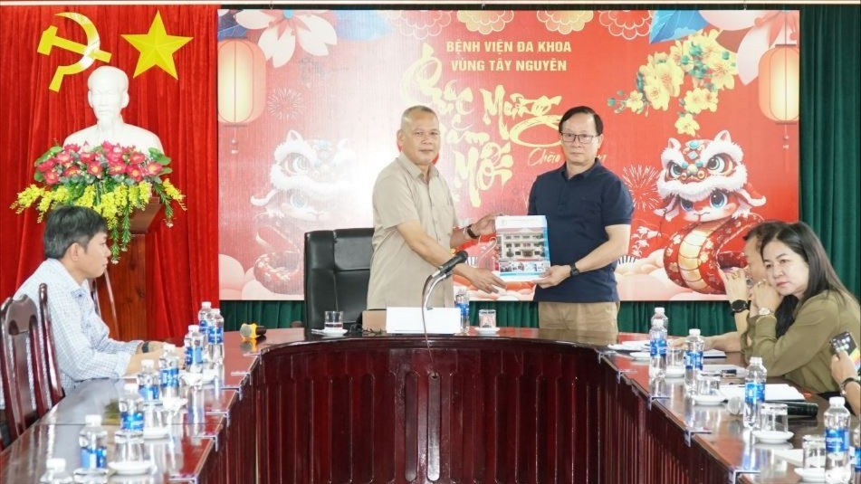 Phó giám đốc từ chối phụ trách Bệnh viện Đa khoa vùng Tây Nguyên vì 'ôm không nổi'- Ảnh 1. Phó giám đốc từ chối phụ trách Bệnh viện Đa khoa vùng Tây Nguyên vì 'ôm không nổi'- Ảnh 1.