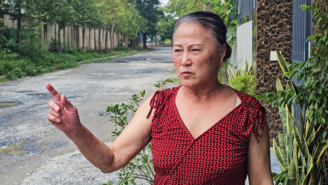 Đường 8 tỷ đồng làm dở dang, người tham gia giao thông gặp khó khăn- Ảnh 4. Đường 8 tỷ đồng làm dở dang, người tham gia giao thông gặp khó khăn- Ảnh 4.