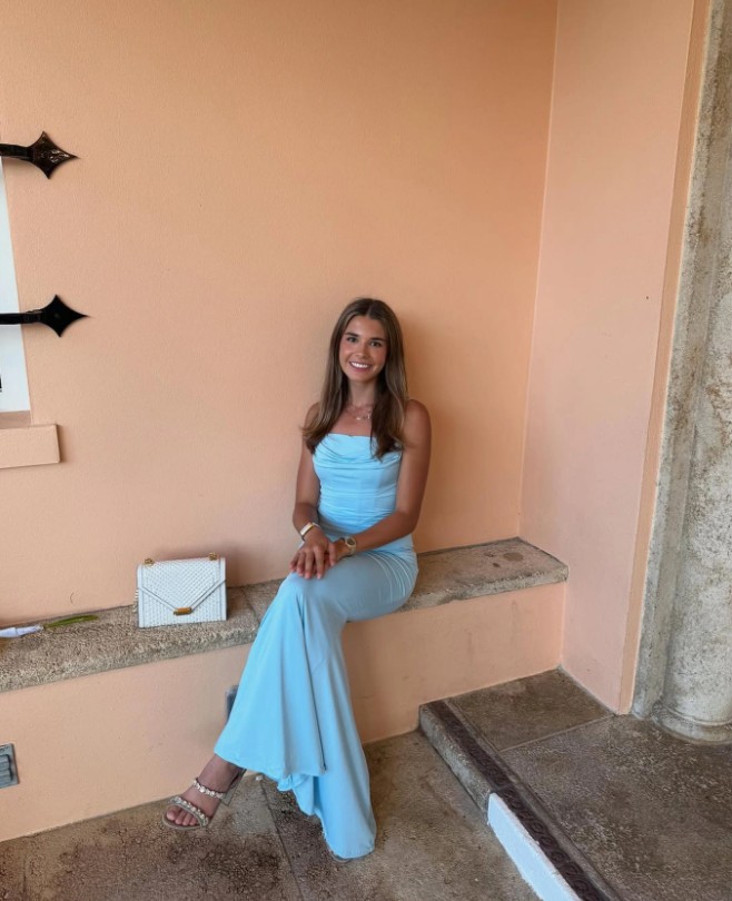 Ch&aacute;u nội Tổng thống Trump: 18 tuổi l&agrave; triệu ph&uacute; USD, lương cao gấp 5 lần &ocirc;ng, chỉ xuất hiện 30 gi&acirc;y cũng g&acirc;y sốt to&agrave;n thế giới- Ảnh 2.