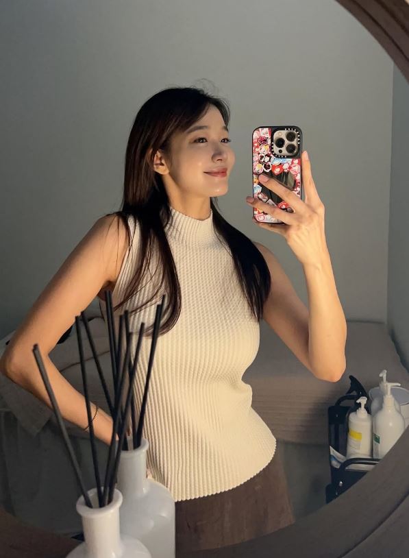 Hot mom U40 gây sốt vì thân hình “bốc lửa”, bí quyết là làm 1 điều rất thường xuyên- Ảnh 1. Hot mom U40 gây sốt vì thân hình “bốc lửa”, bí quyết là làm 1 điều rất thường xuyên- Ảnh 1.