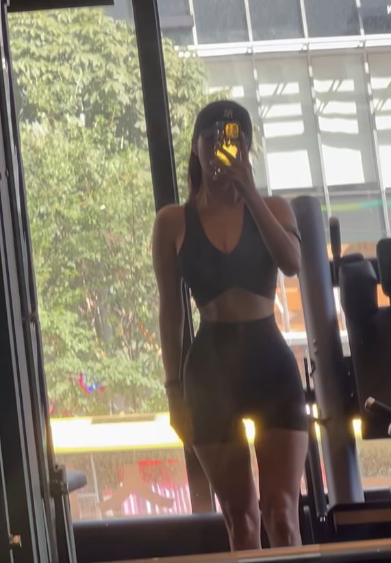 Hot mom U40 gây sốt vì thân hình “bốc lửa”, bí quyết là làm 1 điều rất thường xuyên- Ảnh 5. Hot mom U40 gây sốt vì thân hình “bốc lửa”, bí quyết là làm 1 điều rất thường xuyên- Ảnh 5.