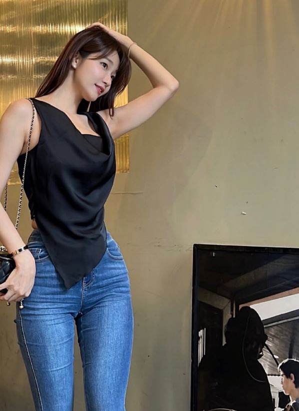 Hot mom U40 gây sốt vì thân hình “bốc lửa”, bí quyết là làm 1 điều rất thường xuyên- Ảnh 4. Hot mom U40 gây sốt vì thân hình “bốc lửa”, bí quyết là làm 1 điều rất thường xuyên- Ảnh 4.