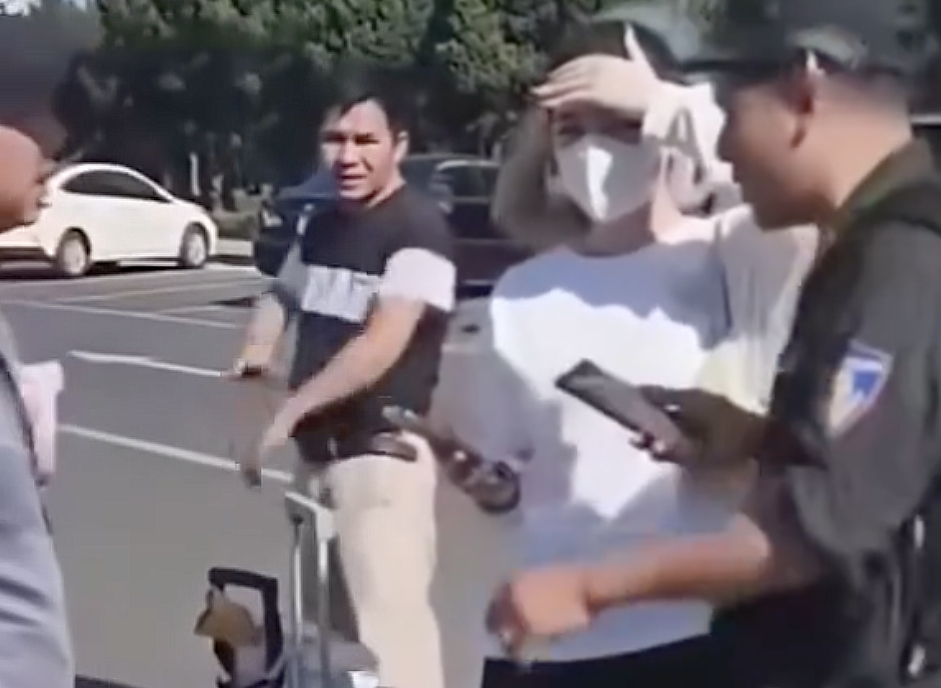 Sự thật về clip an ninh sân bay Liên Khương tự ý huỷ chuyến xe công nghệ của khách- Ảnh 1. Sự thật về clip an ninh sân bay Liên Khương tự ý huỷ chuyến xe công nghệ của khách- Ảnh 1.