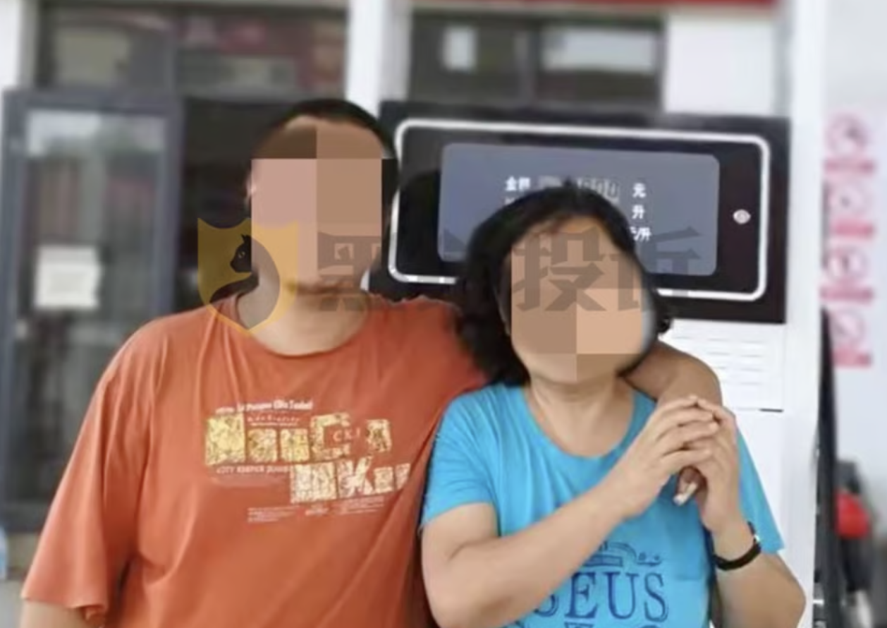 Cụ bà 70 tuổi bị liệt mặt vẫn bị dụ làm 20 ca phẫu thuật thẩm mỹ, ngốn 1,7 tỷ đồng, con trai đau đớn: ‘Mẹ tôi bị lừa đến đồng cuối cùng'- Ảnh 3. Cụ bà 70 tuổi bị liệt mặt vẫn bị dụ làm 20 ca phẫu thuật thẩm mỹ, ngốn 1,7 tỷ đồng, con trai đau đớn: ‘Mẹ tôi bị lừa đến đồng cuối cùng'- Ảnh 3.