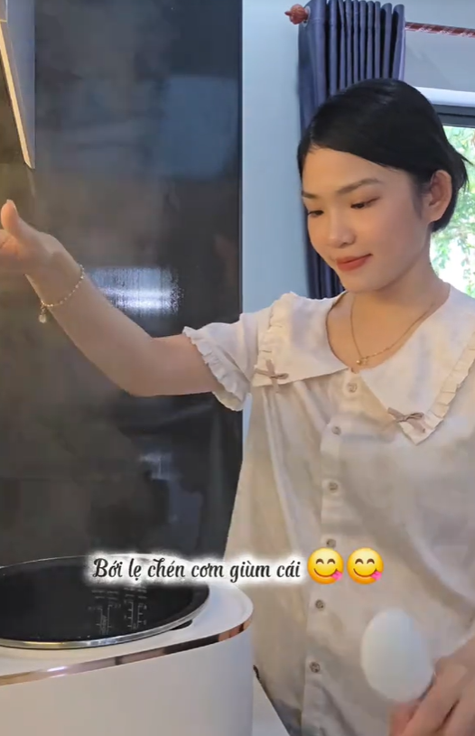 Mẹ bỉm bị miệt thị gay gắt v&igrave; &ldquo;chỉ biết l&agrave;m việc nh&agrave;&rdquo; v&agrave; lời đ&aacute;p trả sắc b&eacute;n được d&acirc;n mạng rần rần đ&ograve;i &ldquo;ụp vương miện&rdquo;- Ảnh 6.