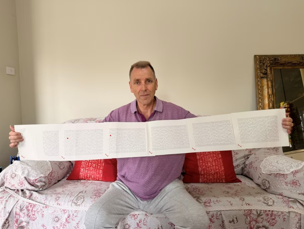 Người đàn ông có tên dài 6 trang giấy, mất 20 phút mới đọc xong- Ảnh 2.