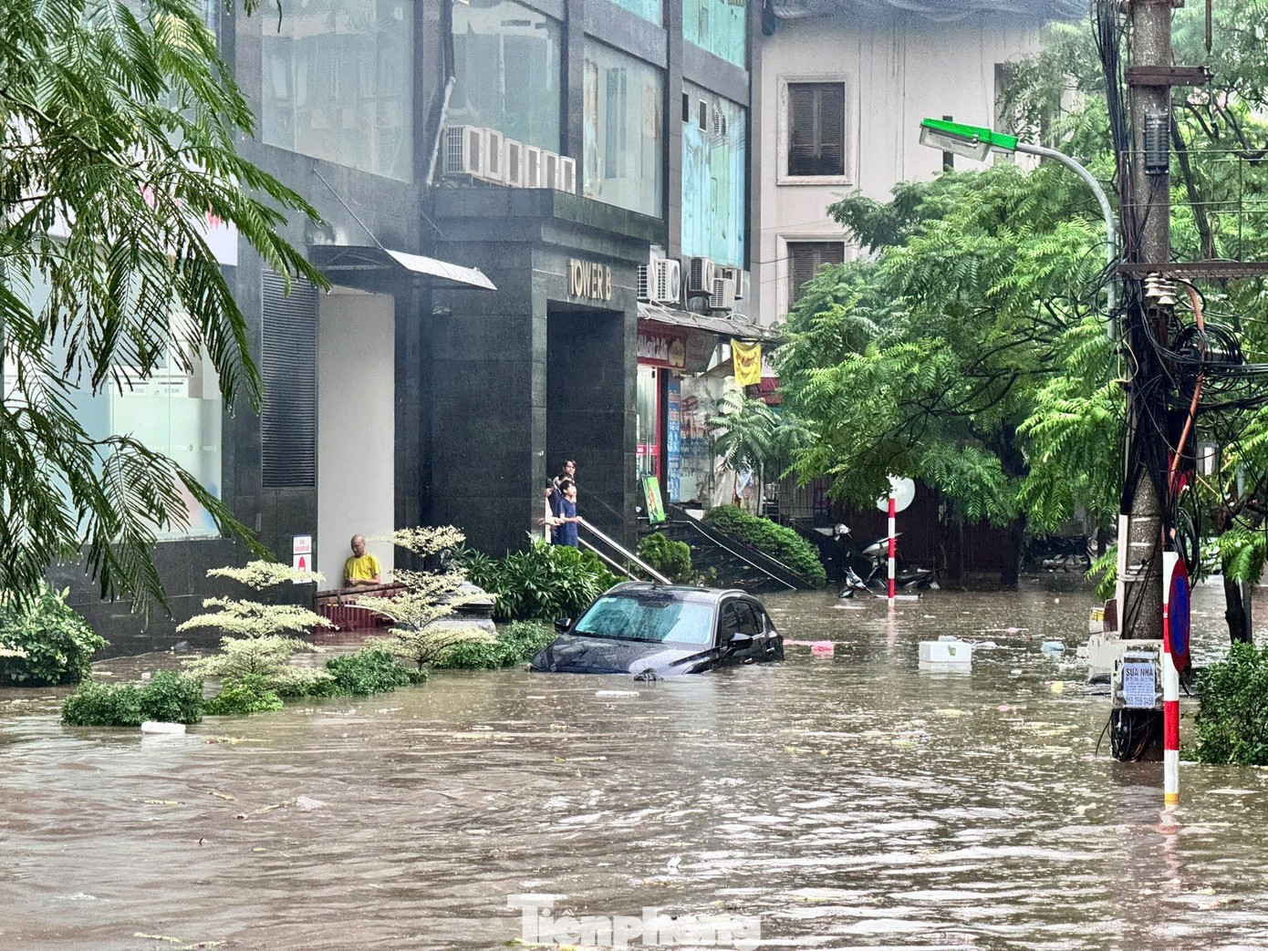 Ngập lụt ở Hà Nội: 'Không thể mãi đổ lỗi cho thiên nhiên'- Ảnh 1.