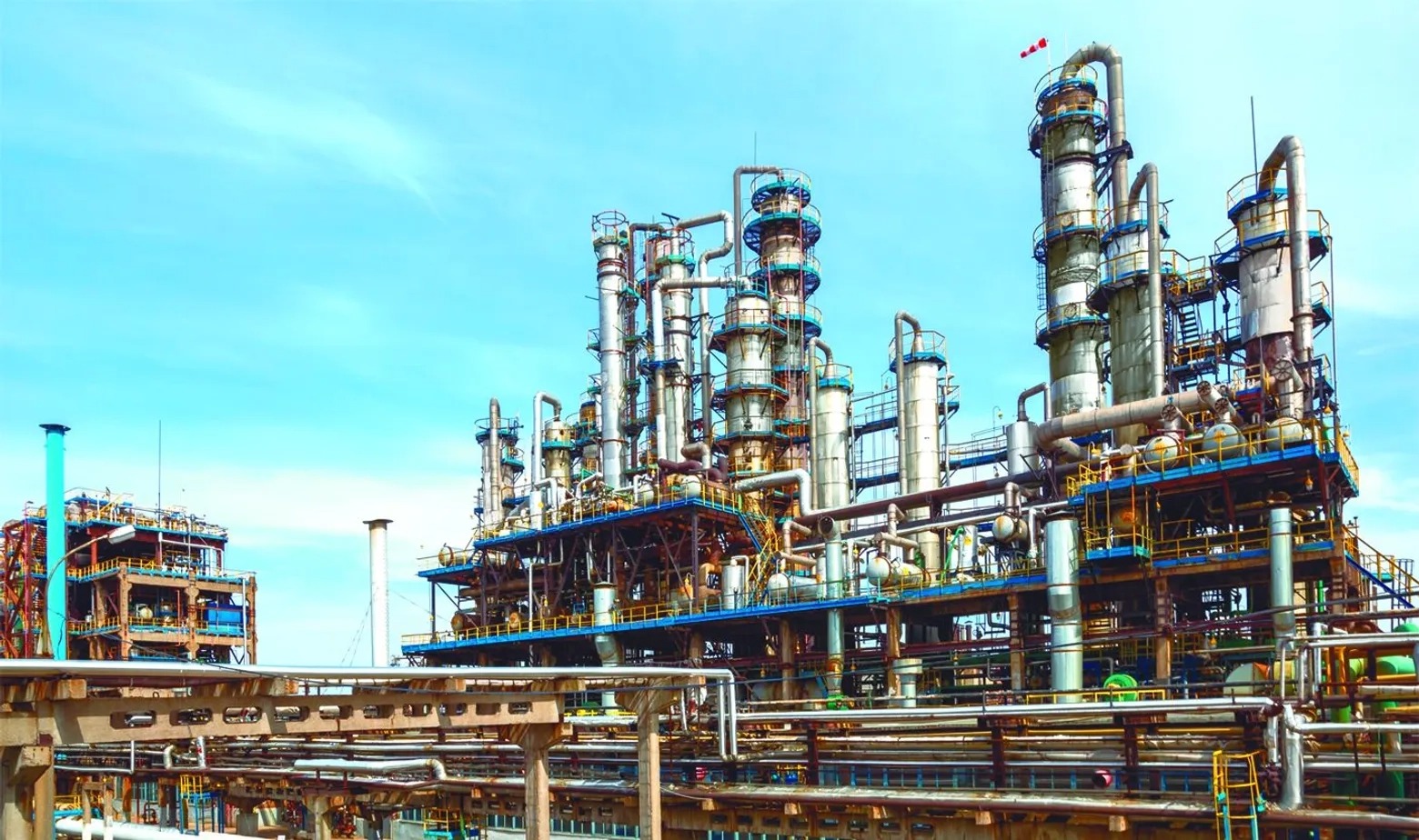 Điểm nóng xung đột ngày 16-10: Nhà máy lọc dầu Nga cách Ukraine hơn 1.000 km bị tấn công- Ảnh 1. Điểm nóng xung đột ngày 16-10: Nhà máy lọc dầu Nga cách Ukraine hơn 1.000 km bị tấn công- Ảnh 1.