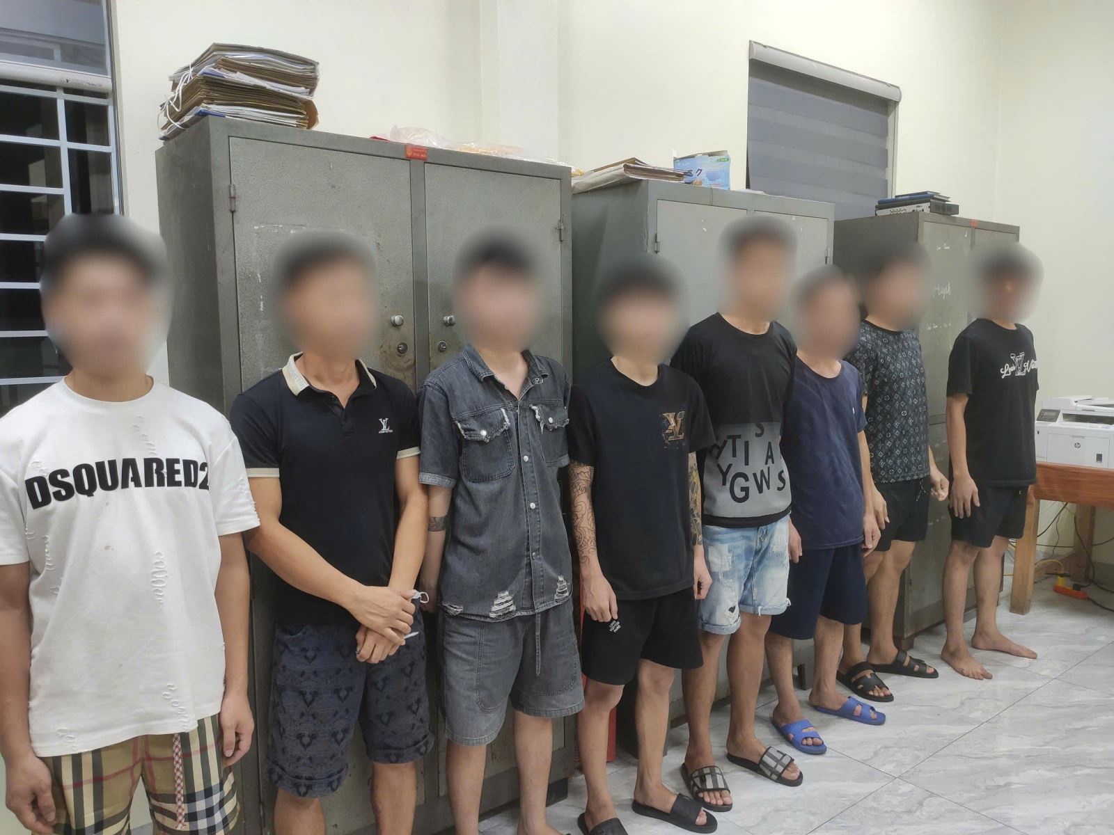 Bất ngờ kiểm tra quán karaoke Venus, phát hiện 18 "dân chơi" dương tính với ma tuý- Ảnh 2.