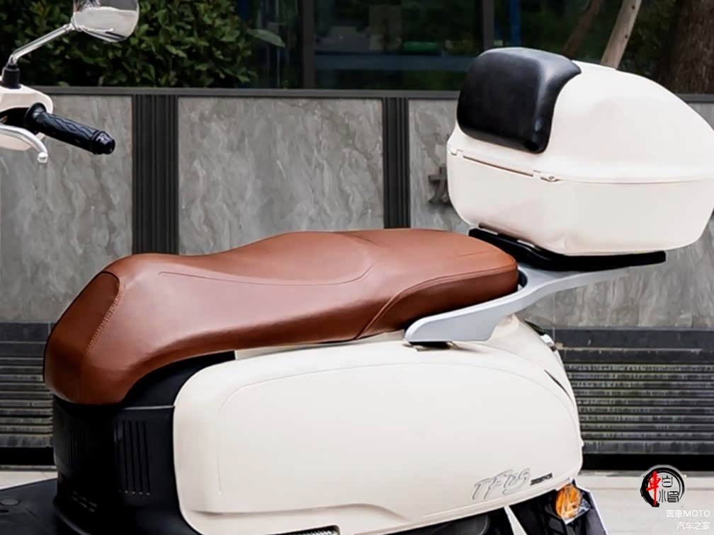 'T&acirc;n binh' xe ga 125cc gi&aacute; 27 triệu đồng ra mắt: ngoại h&igrave;nh như Vespa, trang bị &aacute;p đảo Honda Vision- Ảnh 6.