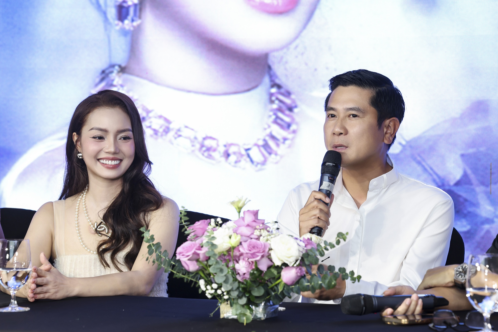 Ca sĩ Nguyễn Ngọc Anh: "Tôi nằm mơ đến anh Hồ Hoài Anh rất nhiều lần"- Ảnh 3. Ca sĩ Nguyễn Ngọc Anh: "Tôi nằm mơ đến anh Hồ Hoài Anh rất nhiều lần"- Ảnh 3.