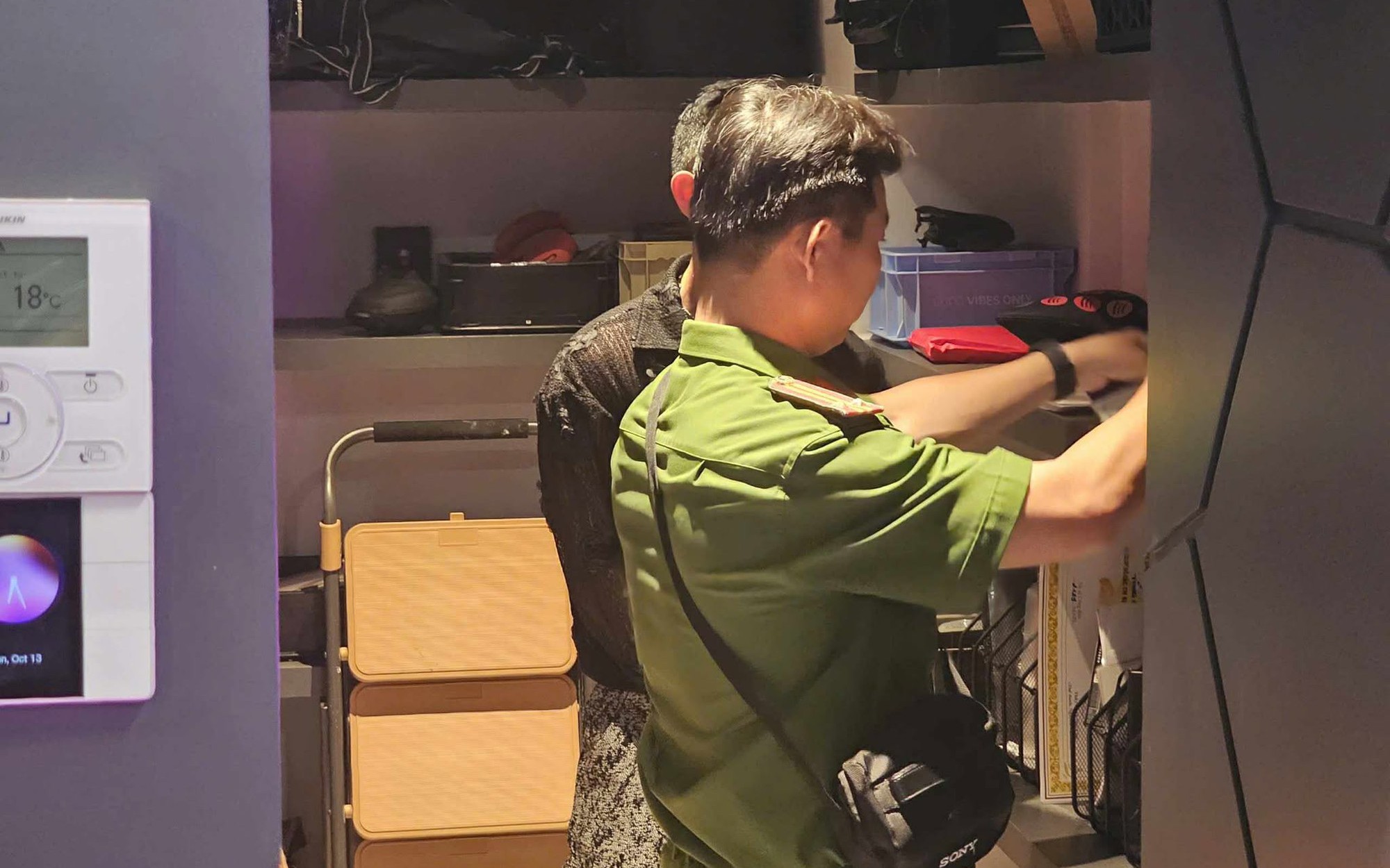 Ảnh, clip: Khám xét nơi ở của Võ Thị Ngọc Ngân