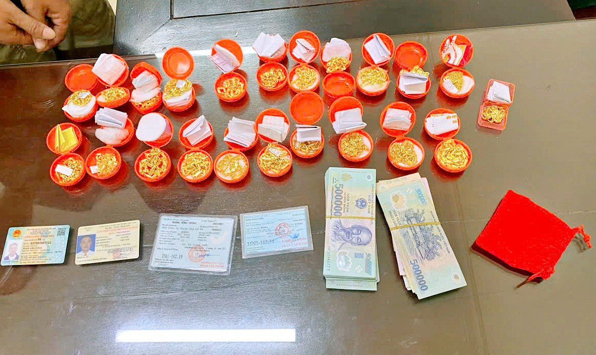 Bắt 6 đối tượng bán vàng giả, thu giữ 65 lượng vàng thật- Ảnh 1.