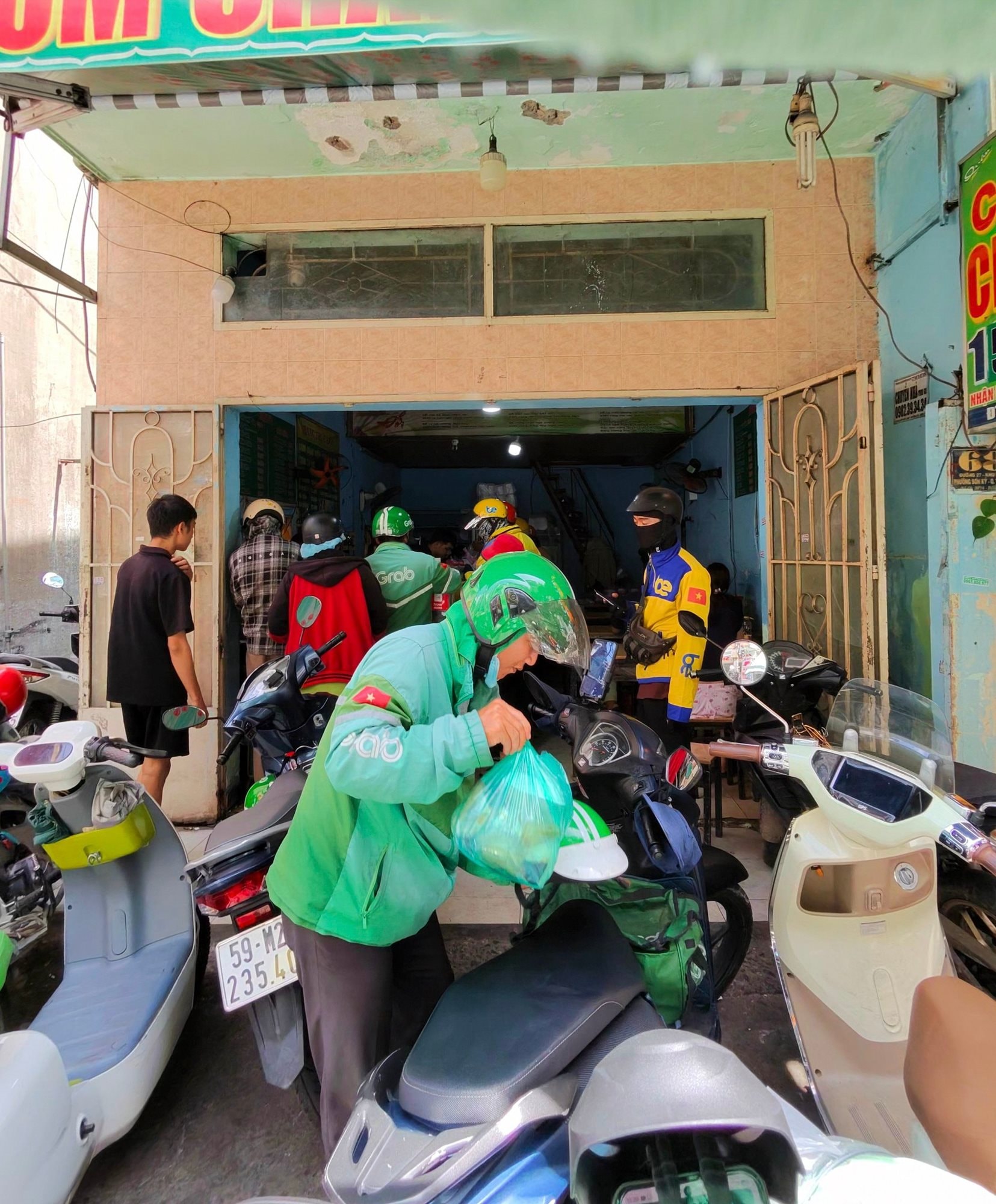 Xanh SM Ngon nhập cuộc: Cuộc đua giao đồ ăn th&ecirc;m khốc liệt, thế song m&atilde; của GrabFood - ShopeeFood c&oacute; lung lay?- Ảnh 12.