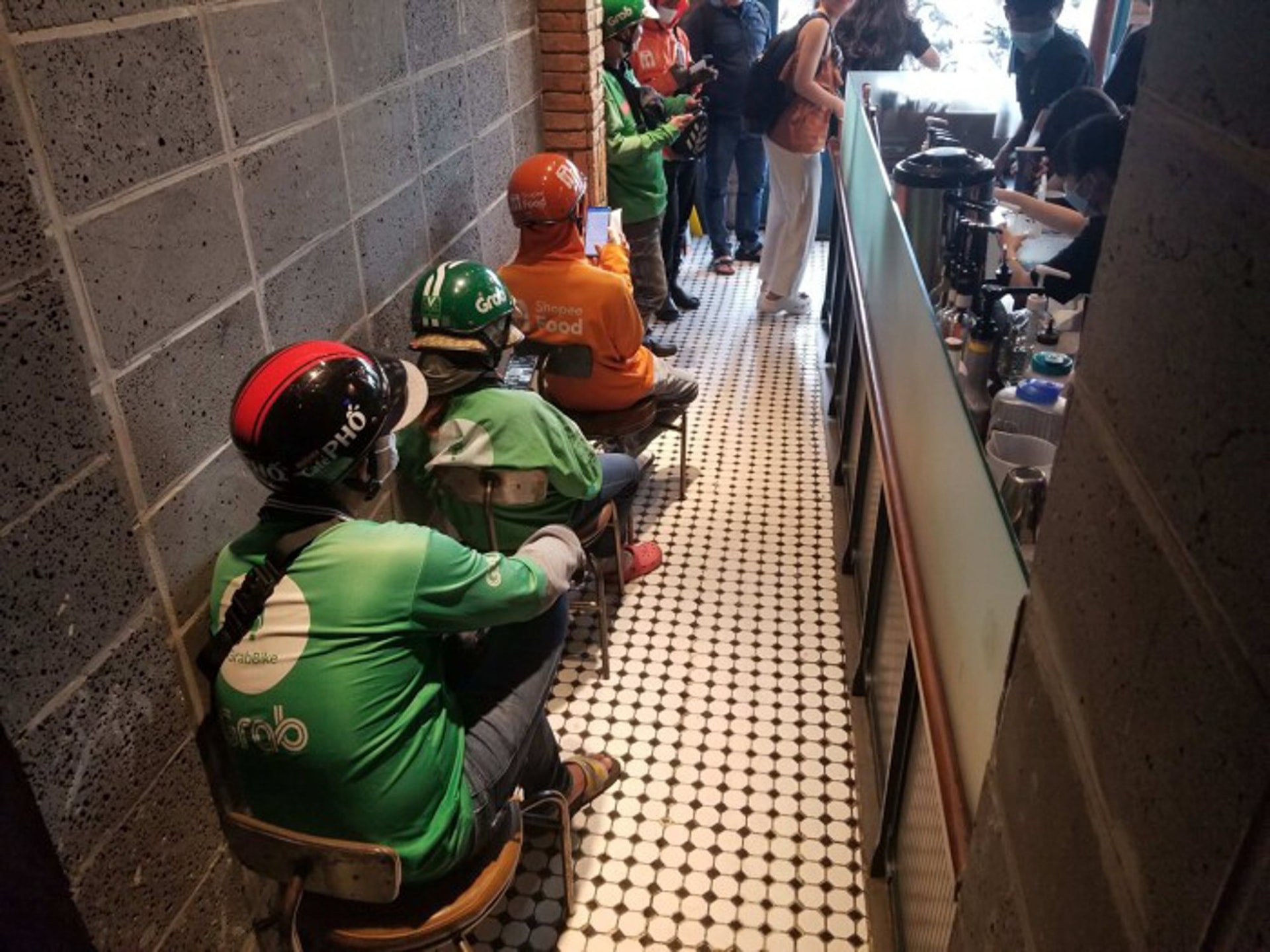 Xanh SM Ngon nhập cuộc: Cuộc đua giao đồ ăn th&ecirc;m khốc liệt, thế song m&atilde; của GrabFood - ShopeeFood c&oacute; lung lay?- Ảnh 13.