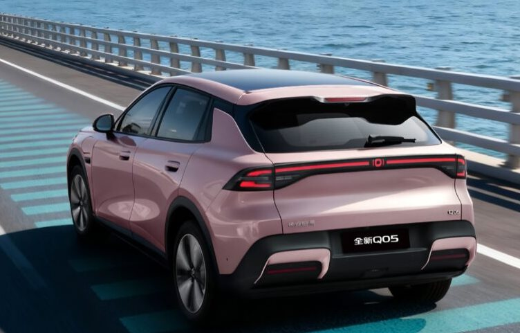 Hãng xe xây nhà máy tại Huế mở đơn đặt hàng mẫu SUV điện cỡ nhỏ sạc nhanh chỉ 15 phút: Một lần sạc đi hơn 500 km, giá khởi điểm hơn 400 triệu đồng- Ảnh 2.