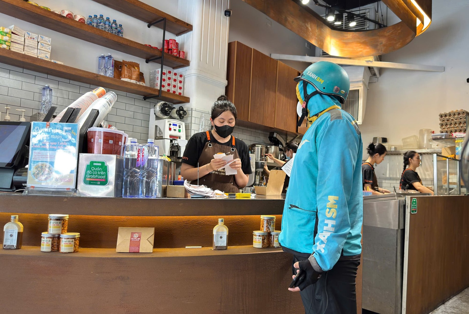 Xanh SM Ngon nhập cuộc: Cuộc đua giao đồ ăn th&ecirc;m khốc liệt, thế song m&atilde; của GrabFood - ShopeeFood c&oacute; lung lay?- Ảnh 3.