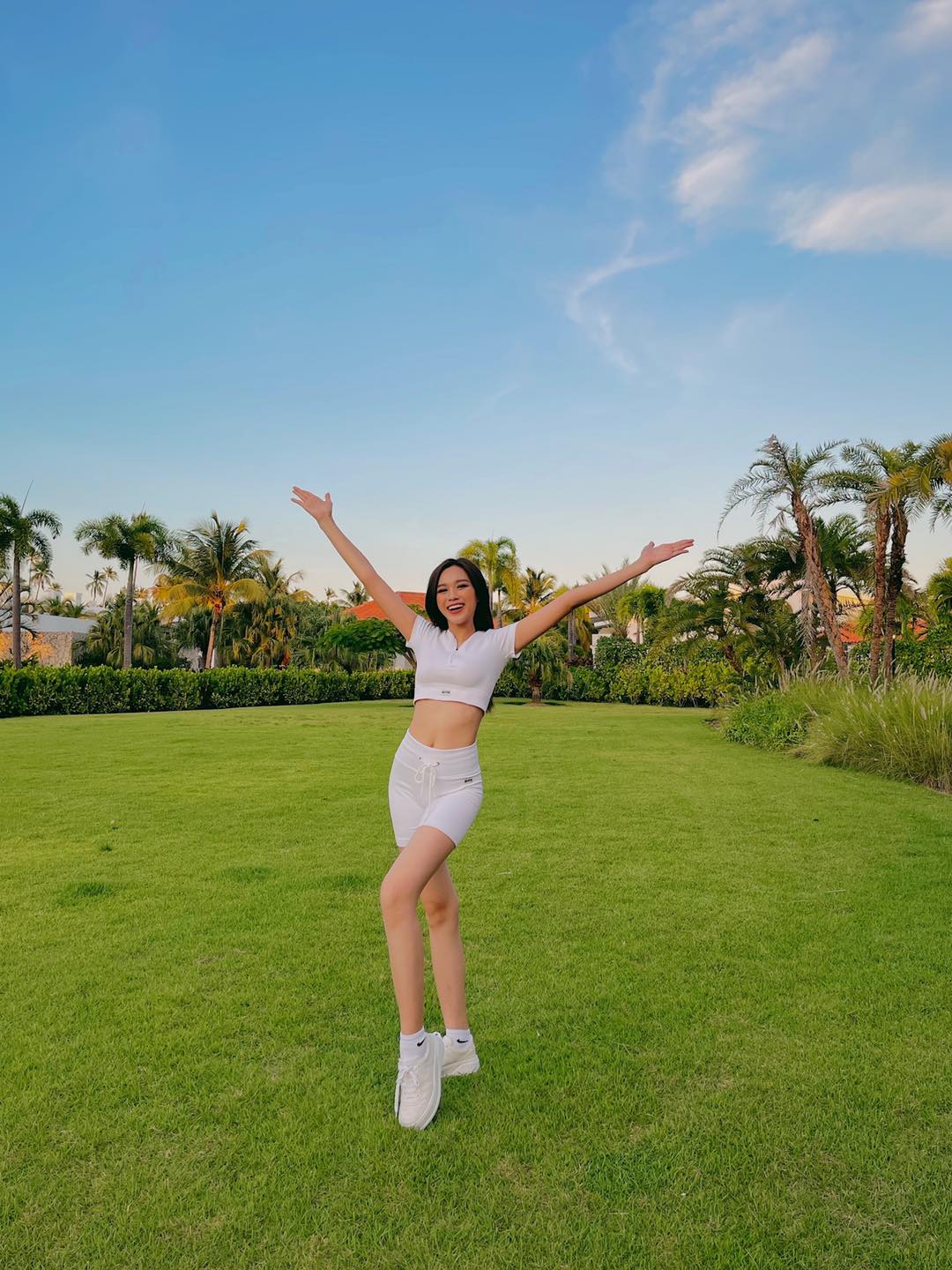 "Dâu hào môn" Đỗ Hà tập gì mà body lúc nào cũng nuột nà chuẩn "hoa hậu"?- Ảnh 9. "Dâu hào môn" Đỗ Hà tập gì mà body lúc nào cũng nuột nà chuẩn "hoa hậu"?- Ảnh 9.