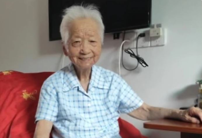 50 cụ gi&agrave; g&oacute;p hơn 184 triệu đồng mua căn nh&agrave; 200m&sup2; l&agrave;m &ldquo;viện dưỡng l&atilde;o tự quản&rdquo;: 21 năm sau d&ugrave; người c&ograve;n, người mất nhưng nơi ấy vẫn s&aacute;ng đ&egrave;n- Ảnh 1.