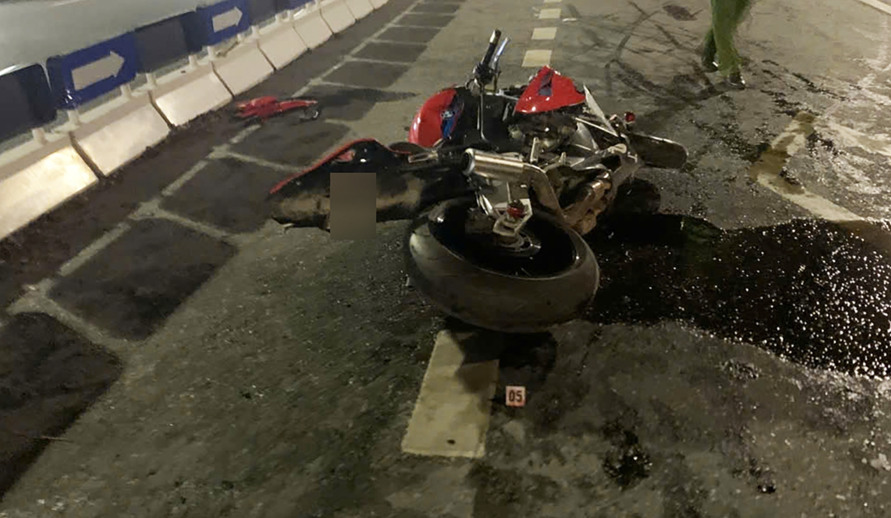 Hai xe máy va chạm nhau ở Hà Nội, một người bị đứt lìa chân- Ảnh 1.