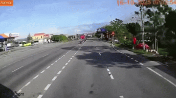 Ám ảnh clip chồng nghi lao đầu vào ô tô tự tử, vợ tử vong trong nhà tắm: Biểu hiện bất thường vài ngày trước- Ảnh 1. Ám ảnh clip chồng nghi lao đầu vào ô tô tự tử, vợ tử vong trong nhà tắm: Biểu hiện bất thường vài ngày trước- Ảnh 1.