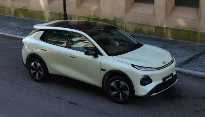 Hãng xe xây nhà máy tại Huế mở đơn đặt hàng mẫu SUV điện cỡ nhỏ sạc nhanh chỉ 15 phút: Một lần sạc đi hơn 500 km, giá khởi điểm hơn 400 triệu đồng- Ảnh 1.