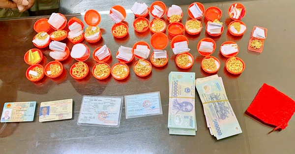 Mua lại vàng do chính cửa hàng mình bán ra, nhiều nhà vàng phát hiện vàng giả: Công an truy xét trong nhiều giờ, lật tẩy thủ đoạn tinh vi
