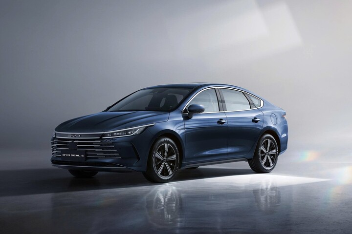Cuộc đua xe hybrid tăng nhiệt, loạt tân binh xuất hiện trong tháng 10- Ảnh 3. Cuộc đua xe hybrid tăng nhiệt, loạt tân binh xuất hiện trong tháng 10- Ảnh 3.