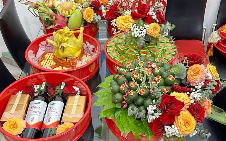 Sát ngày ăn hỏi, chú rể bị tình cũ đến nhà "bắt vạ", mẹ chồng xử lý trong 1 nốt nhạc làm cô ta tự "sập bẫy"- Ảnh 1.