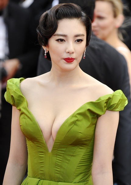 4 mỹ nhân showbiz khổ sở vì chồng đi tù- Ảnh 5. 4 mỹ nhân showbiz khổ sở vì chồng đi tù- Ảnh 5.