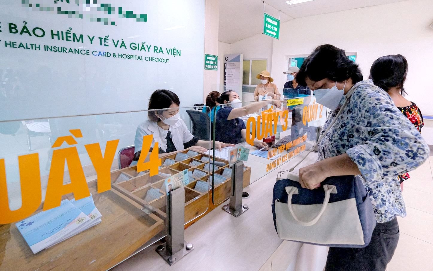 BHXH Việt Nam phát thông báo quan trọng liên quan đến việc thu phí 50.000 đồng khi đổi nơi đăng ký khám, chữa bệnh BHYT ban đầu- Ảnh 2. BHXH Việt Nam phát thông báo quan trọng liên quan đến việc thu phí 50.000 đồng khi đổi nơi đăng ký khám, chữa bệnh BHYT ban đầu- Ảnh 2.