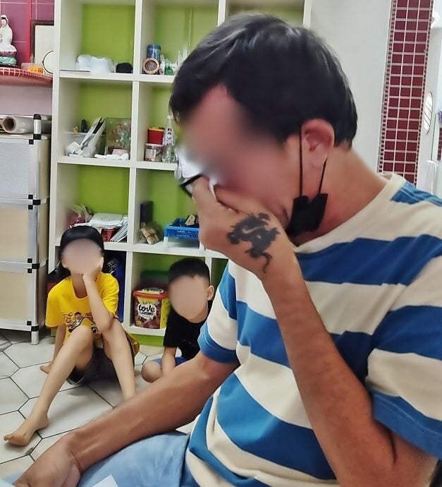 Thu nhập 16 triệu, bố không nuôi nổi đành gửi 3 con vào trại trẻ mồ côi, phút chia ly khiến ai cũng khóc- Ảnh 2. Thu nhập 16 triệu, bố không nuôi nổi đành gửi 3 con vào trại trẻ mồ côi, phút chia ly khiến ai cũng khóc- Ảnh 2.