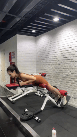 "Dâu hào môn" Đỗ Hà tập gì mà body lúc nào cũng nuột nà chuẩn "hoa hậu"?- Ảnh 4. "Dâu hào môn" Đỗ Hà tập gì mà body lúc nào cũng nuột nà chuẩn "hoa hậu"?- Ảnh 4.