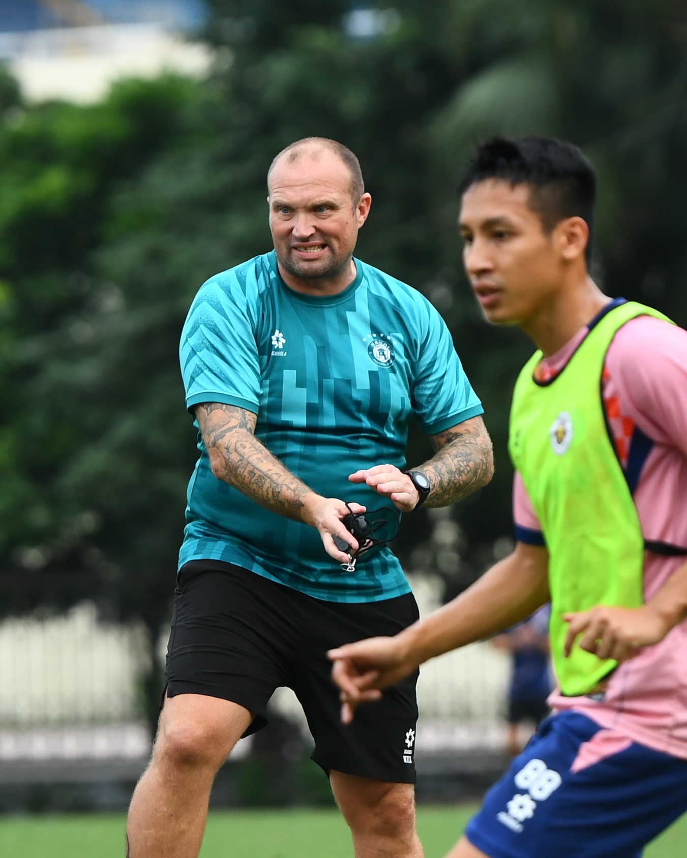 CLB V.League chiêu mộ cựu tuyển thủ châu Âu: Từng đối đầu Ronaldo, sút tung lưới Bồ Đào Nha- Ảnh 1. CLB V.League chiêu mộ cựu tuyển thủ châu Âu: Từng đối đầu Ronaldo, sút tung lưới Bồ Đào Nha- Ảnh 1.