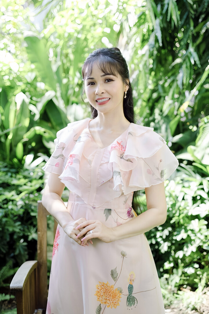 Sao nữ nhận lời cầu hôn của chồng đại gia trước vành móng ngựa, nhìn vào căn biệt thự 100 tỷ hoa hết mắt- Ảnh 2. Sao nữ nhận lời cầu hôn của chồng đại gia trước vành móng ngựa, nhìn vào căn biệt thự 100 tỷ hoa hết mắt- Ảnh 2.