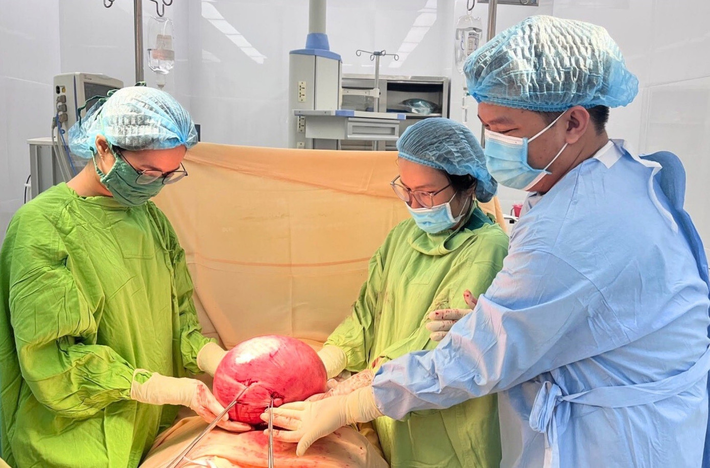 Giải Cứu Người Phụ Nữ 'Mang Bầu' Suốt 10 Năm- Ảnh 1. Giải Cứu Người Phụ Nữ 'Mang Bầu' Suốt 10 Năm- Ảnh 1.