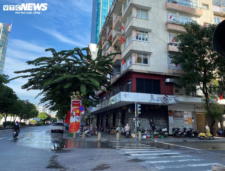 Mặt bằng giá thuê tiền tỷ/tháng bỏ trống ở TP.HCM - Ảnh 1.