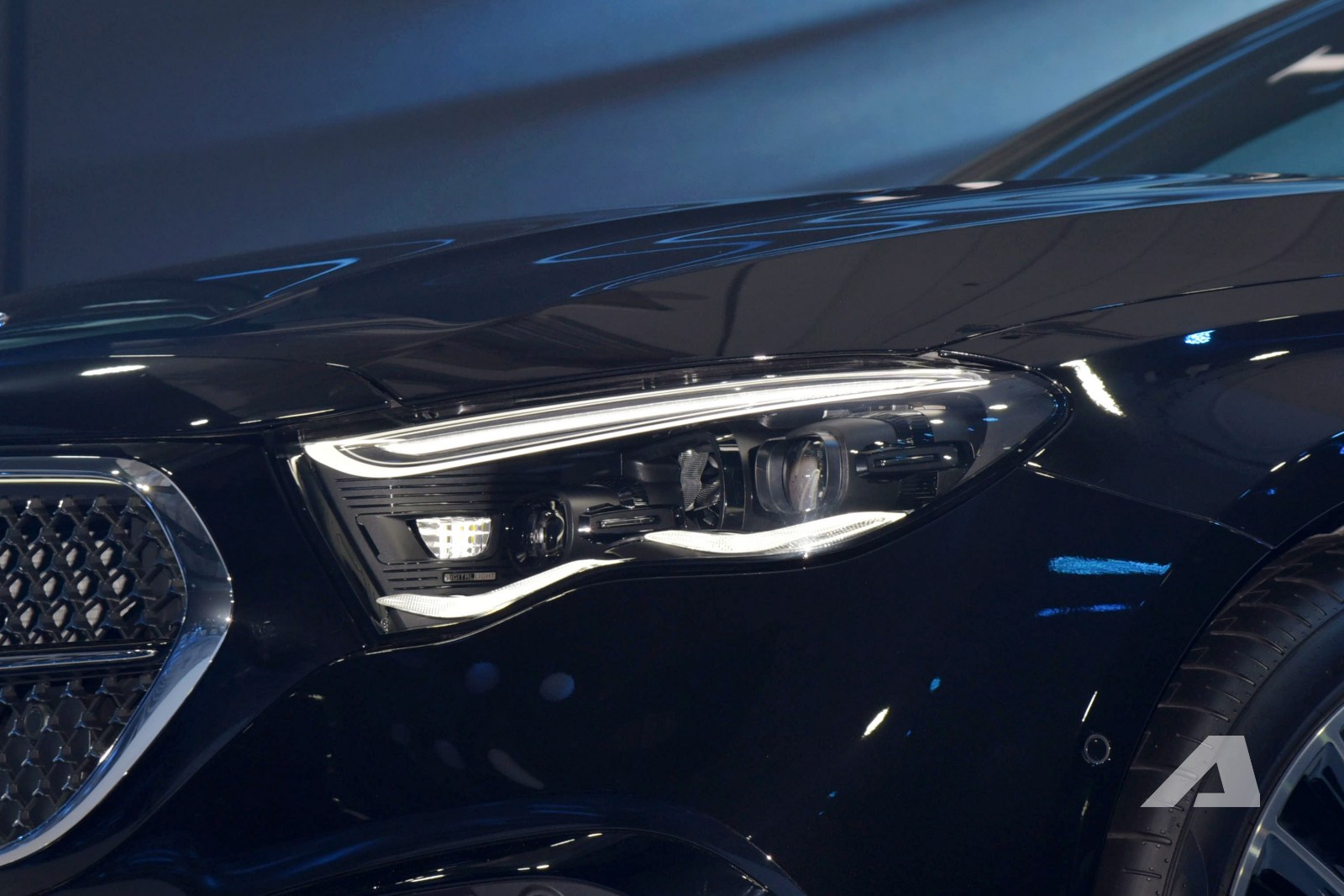 Mercedes-Benz E-Class 2025 ra mắt Việt Nam: Giá từ 2,449 tỷ đồng, thiết kế lột xác, màn hình khủng tràn táp-lô, có ADAS đáp trả 5 Series- Ảnh 8.