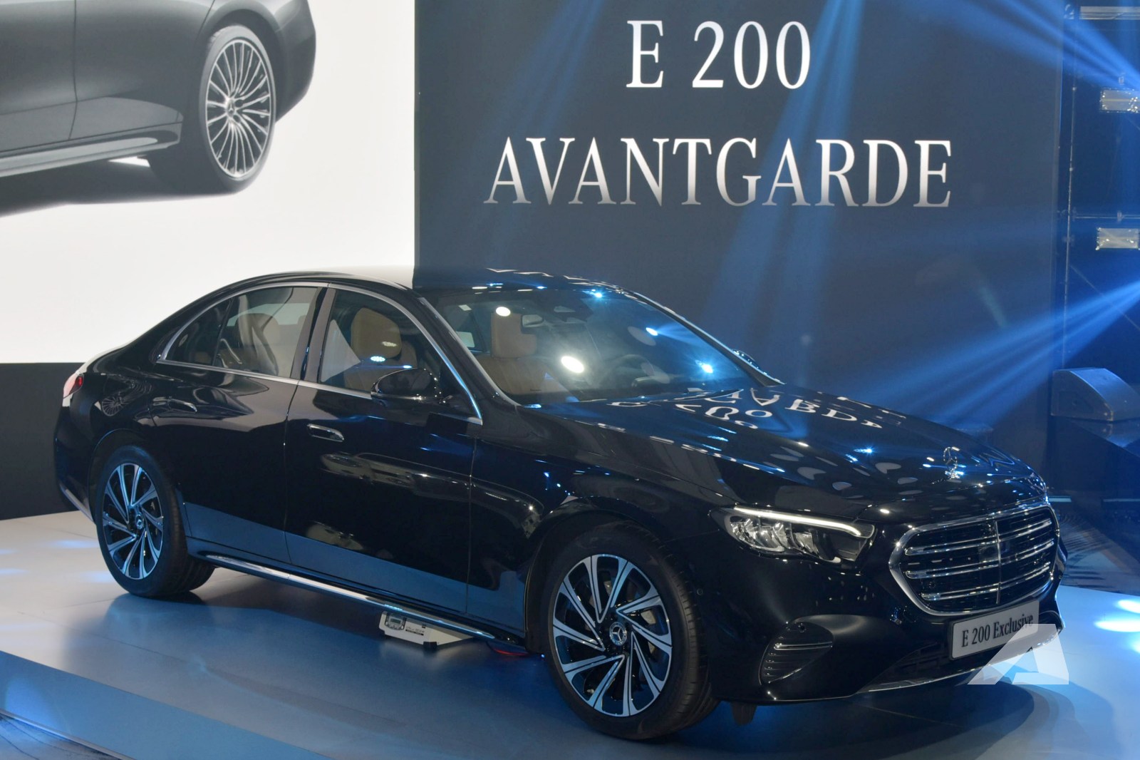 Mercedes-Benz E-Class 2025 ra mắt Việt Nam: Giá từ 2,449 tỷ đồng, thiết kế lột xác, màn hình khủng tràn táp-lô, có ADAS đáp trả 5 Series- Ảnh 10.